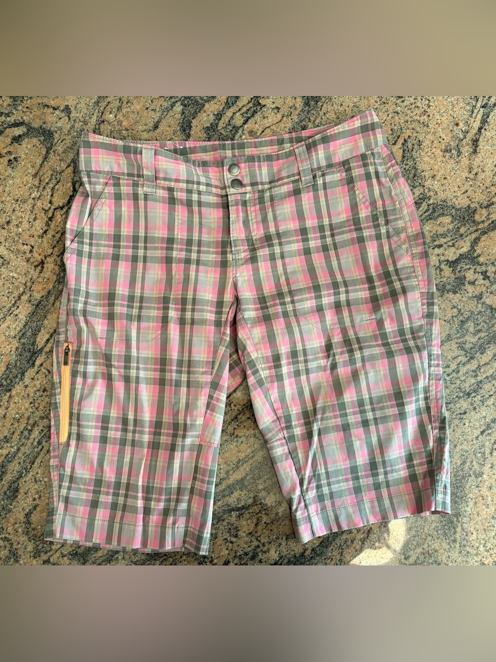 Columbia Omni-Wick Women's Pink and Gray Plaid Bermuda Shorts Size 6
